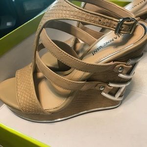 Gianni Bini sz 8 Brand new, never worn nude wedges